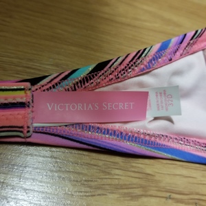 Victoria's Secret Strapless Bikini Top 32D is being swapped online for free