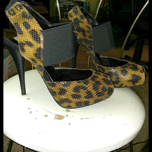 Vera Wang Sequin Cheetah Stilettos is being swapped online for free