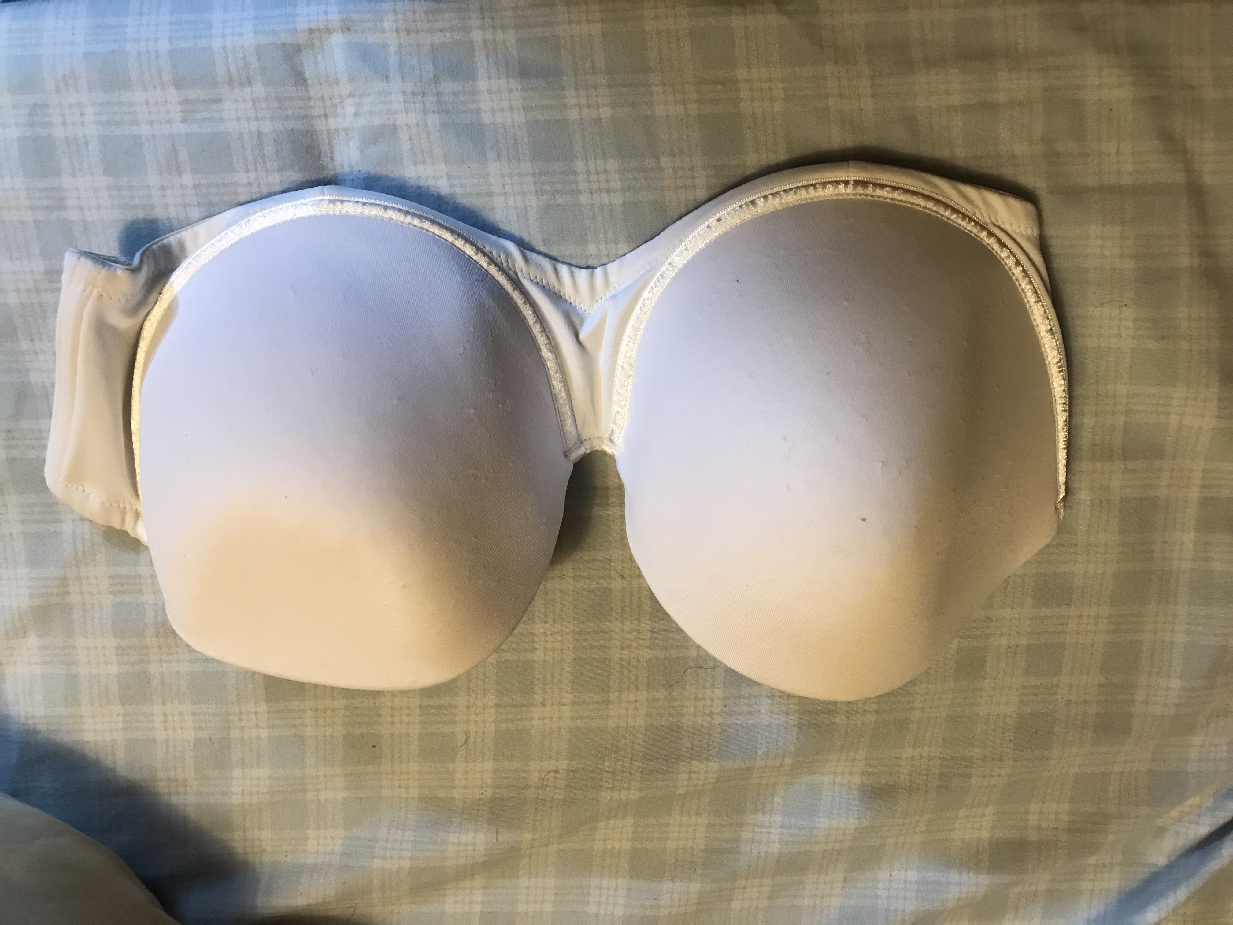 Togo white strapless bra D38, good condition Available for Free Online  Swapping :: Rehash
