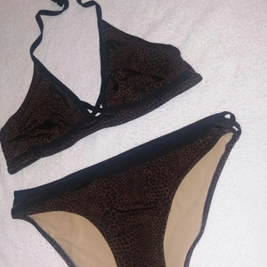 Bathing suit is being swapped online for free