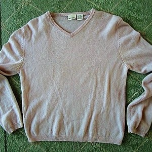 Cashmere vintage pullover sweater, pale dusty pink color is being swapped online for free