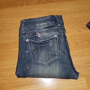 Distressed Skinny Jean's  is being swapped online for free