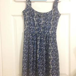 Little blue floral dress (IT HAS POCKETS) is being swapped online for free