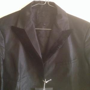 Armani Exte Stylish Ladies Tuxedo Jacket is being swapped online for free