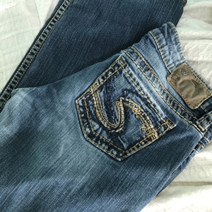 Silver Jeans Co LOLA 17” Bootcut 28/32 is being swapped online for free