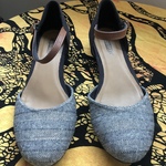Grey flats, size 8.5 is being swapped online for free