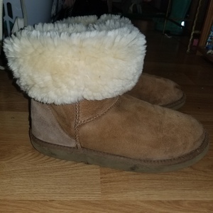 Classic Short Uggs  is being swapped online for free