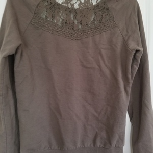 Cute sweater with lace is being swapped online for free