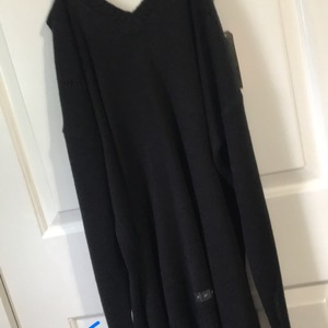 Black Arizona Sweater Size L  is being swapped online for free