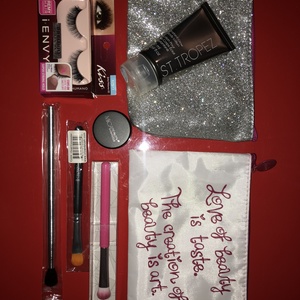 Ipsy Items - new make up brushes and bags is being swapped online for free
