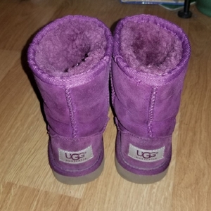 Uggs Toddler Size 9 is being swapped online for free