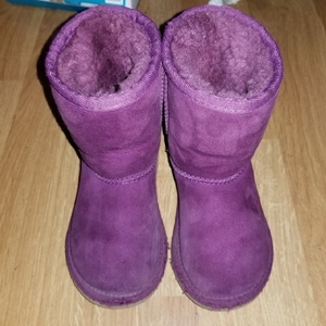 Uggs Toddler Size 9 is being swapped online for free