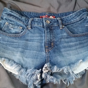 Women's Jean shorts is being swapped online for free