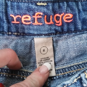 Women's Jean shorts is being swapped online for free