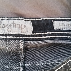 Women's jeans is being swapped online for free