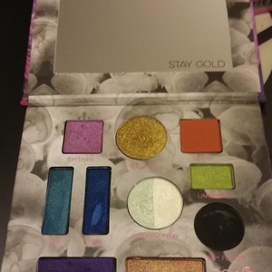 Urban Decay Kirsten Leanne Kaleidoscope Dream palette is being swapped online for free