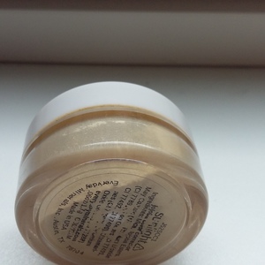 Everyday Minerals Sunlight color corrector is being swapped online for free