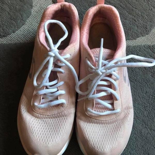 pink trainers  is being swapped online for free