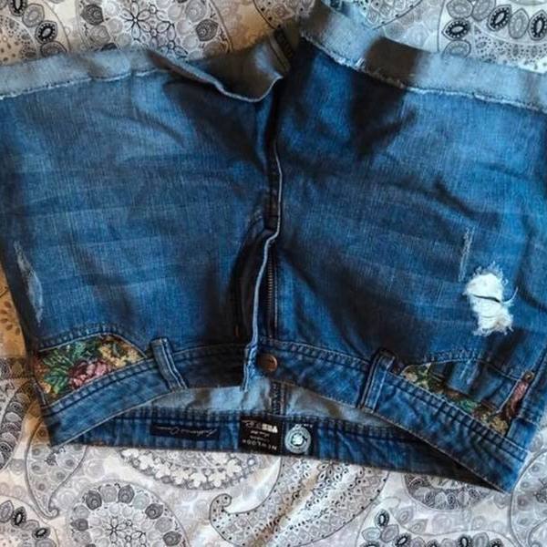 denim shorts  is being swapped online for free