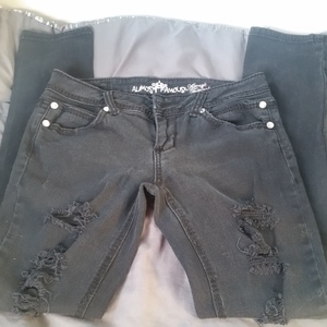 Women's skinny jeans is being swapped online for free