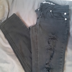 Women's skinny jeans is being swapped online for free