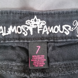 Women's skinny jeans is being swapped online for free