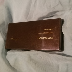 Hourglass Modernist Eyeshadow  is being swapped online for free