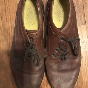 Men’s brown leather shoes is being swapped online for free