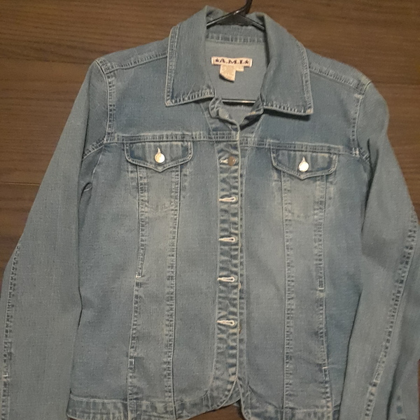 Vintage 90s Jean Jacket size L (10/12) is being swapped online for free
