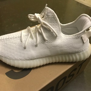 Yeezy Boost 350 Triple White is being swapped online for free