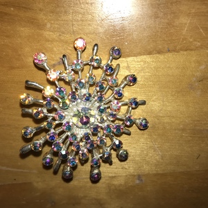 Holographic gemstone brooch is being swapped online for free