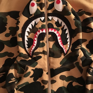 Bape PONR Half Zip is being swapped online for free