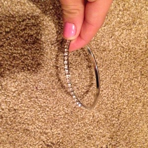 Jeweled bangle bracelet is being swapped online for free