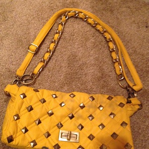 Yellow stud purse large comfy  is being swapped online for free