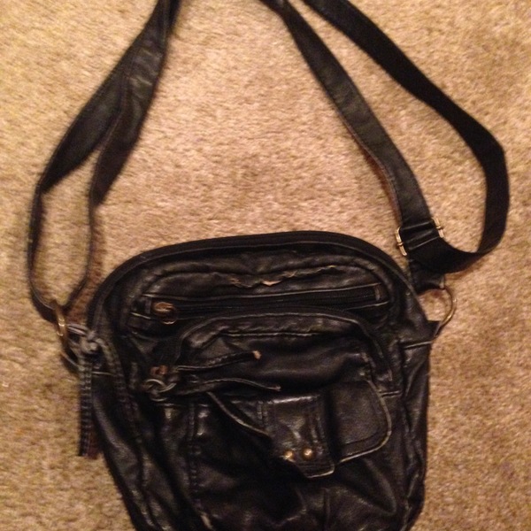 Vintage retro camera looking purse black  is being swapped online for free