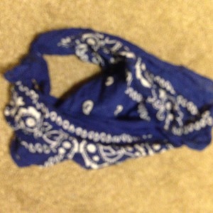 Blue headband bandanna is being swapped online for free