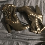 BCBG boots  is being swapped online for free