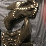 BCBG boots  is being swapped online for free