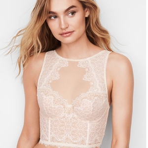 Victoria's Secret Highneck Lace Bustier Bra 32DD is being swapped online for free