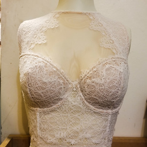 Victoria's Secret Highneck Lace Bustier Bra 32DD is being swapped online for free