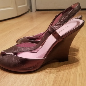 FENDI Wedge Pumps sz 7 is being swapped online for free