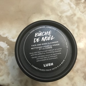 Lush - buche de Noel cleanser  is being swapped online for free