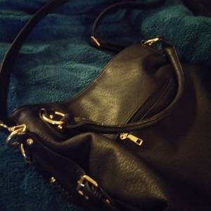 Crossbody/shoulder bag is being swapped online for free