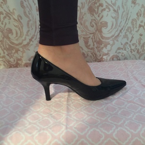 Black Pointy Toe Comfort Plus heels size 7 is being swapped online for free