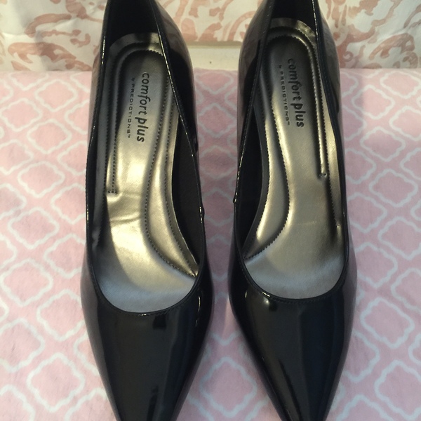 Black Pointy Toe Comfort Plus heels size 7 is being swapped online for free