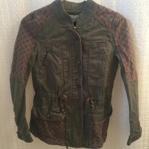 Green drawstring cargo army jacket size small is being swapped online for free
