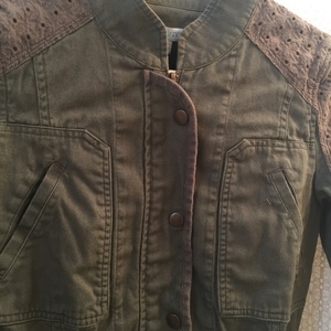 Green drawstring cargo army jacket size small is being swapped online for free