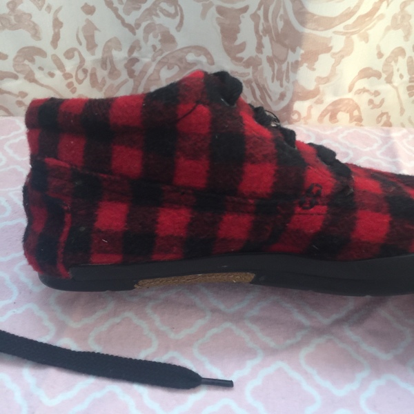 Sketchers black and red plaid felt shoes size 7 is being swapped online for free