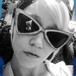 Retro shades is being swapped online for free