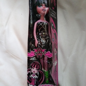 monster high Draculaura wannabe doll is being swapped online for free